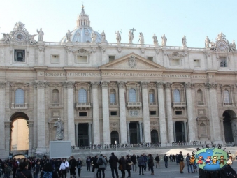 Catholica & Tourists Visit The Vatican, Rome