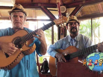 Nicaraguan musicians playing "La Malagueña" in Managua